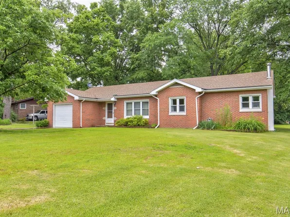 5673 Humbert Rd, Godfrey, IL 62035