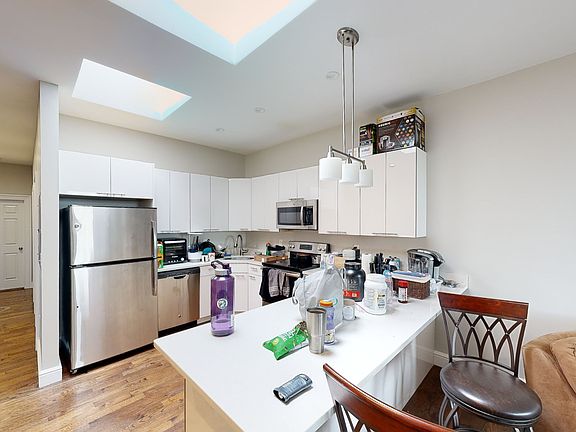 2nd image of 52 Bay State Rd #2R