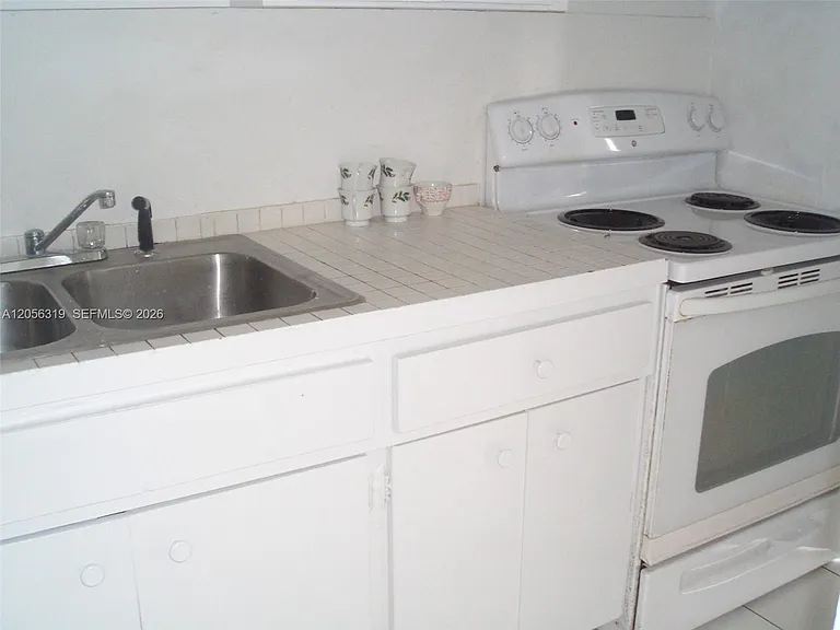 9760 SW 184th St #15D — Photo 3