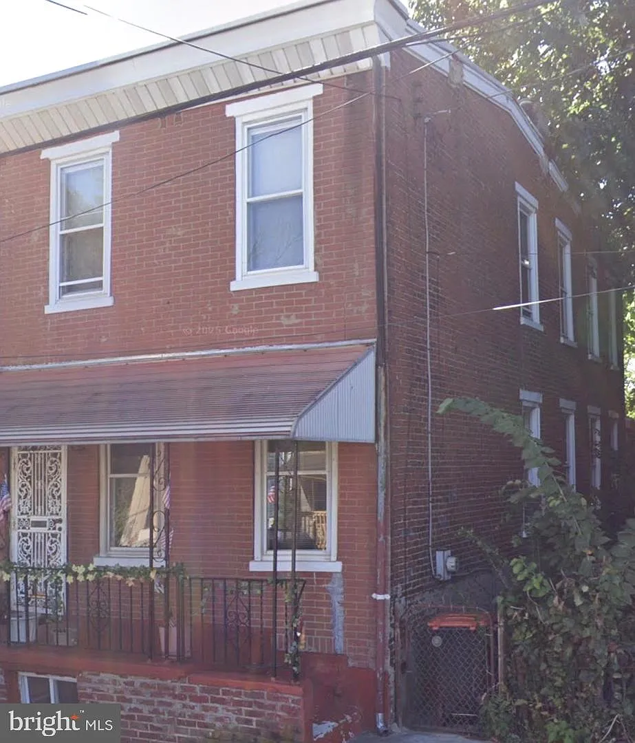 233 Patterson St photo 1