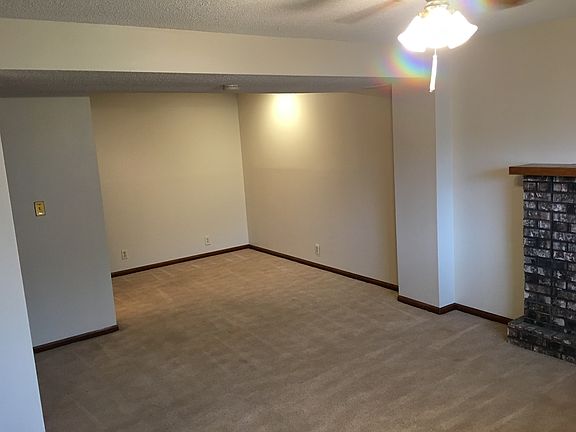 3rd image of 14902 Willow Creek Dr