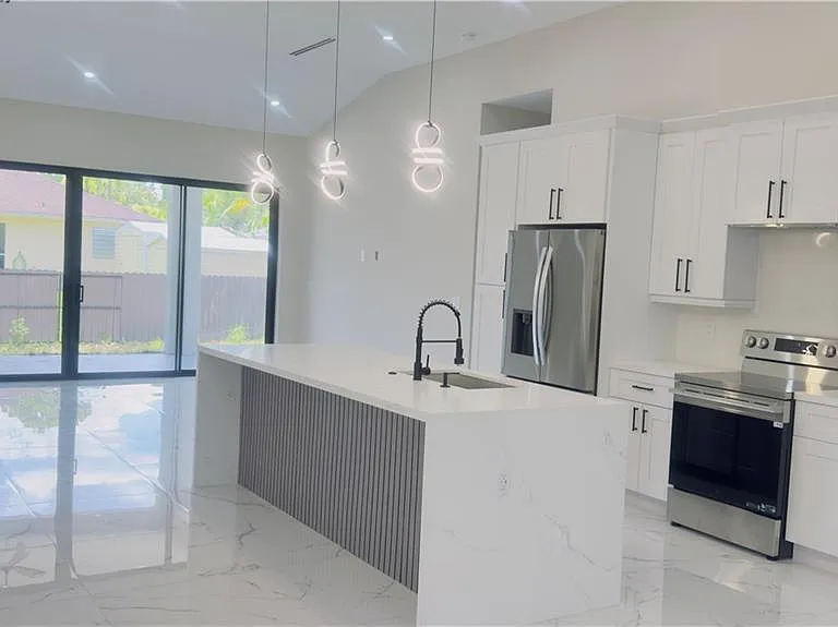 1244 Celtic St E — Photo 2
