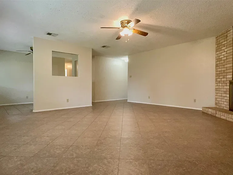 1213 Kenyon Dr — Photo 4
