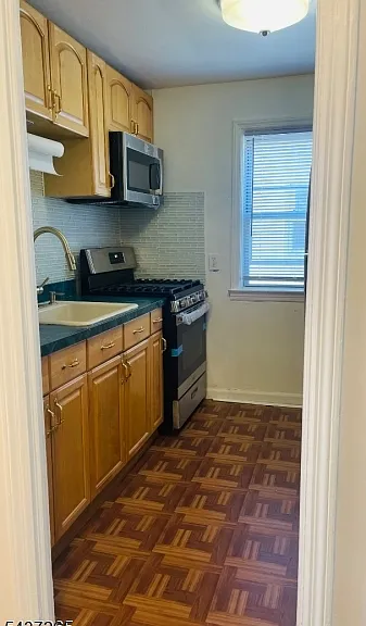 728 Thomas St — Photo 4