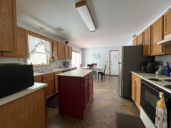 4th image of 1 Rivers Edge Dr