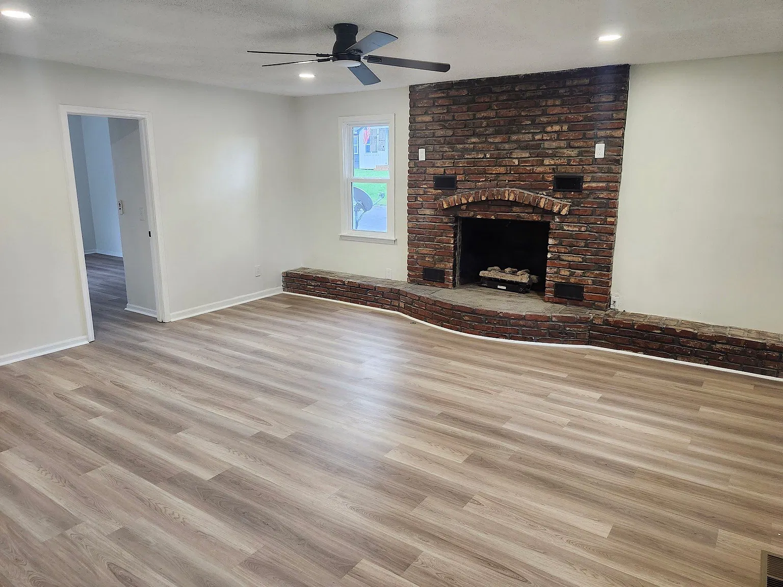 4 bed, 1571 sqft, $2,522 — Photo 1