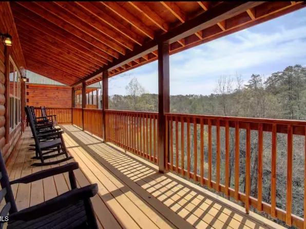 821 String Run Way, Pigeon Forge, TN 37863
