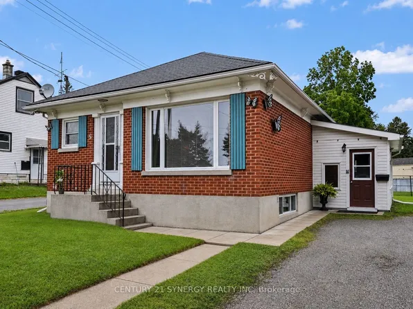 5 Queen St, Smiths Falls, ON K7A 3N1
