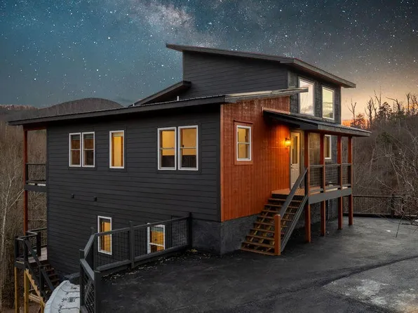 814 Davenport Rd, Gatlinburg, TN 37738