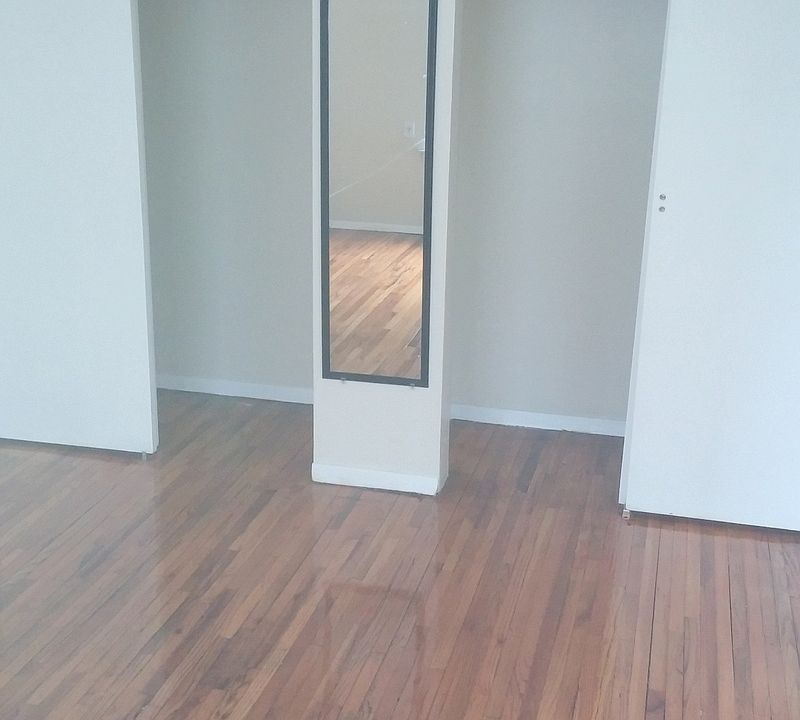 2nd image of 946 Bronx Park S APT 4D