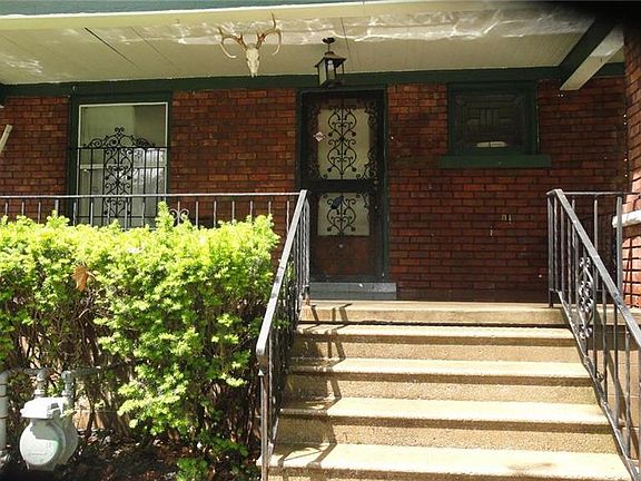 2nd image of 300 S Elmwood Ave