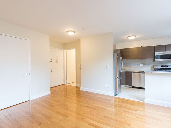 4th image of 235 W 48th St APT 17B