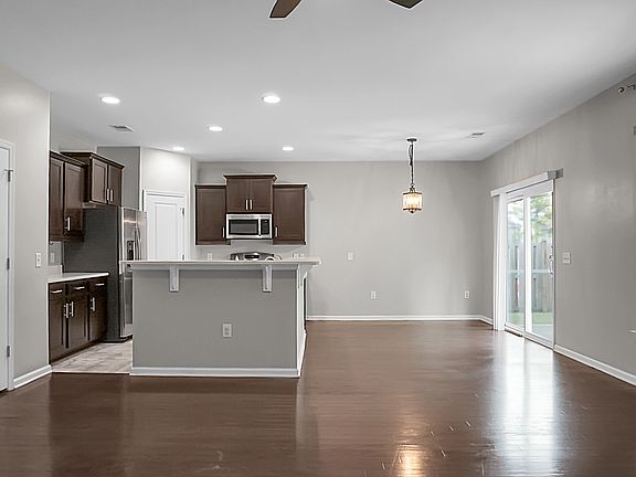 Open kitchen, dining area