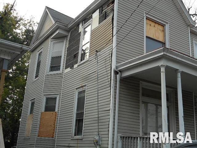 2nd image of 1113 N Sheridan Rd