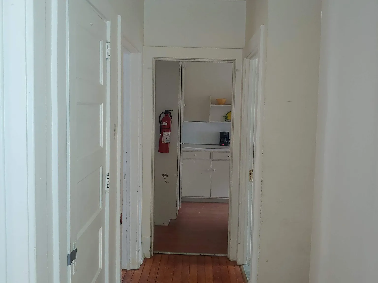 3 bed, 1.0 bath, 1000 sqft, $1,950 — Photo 2