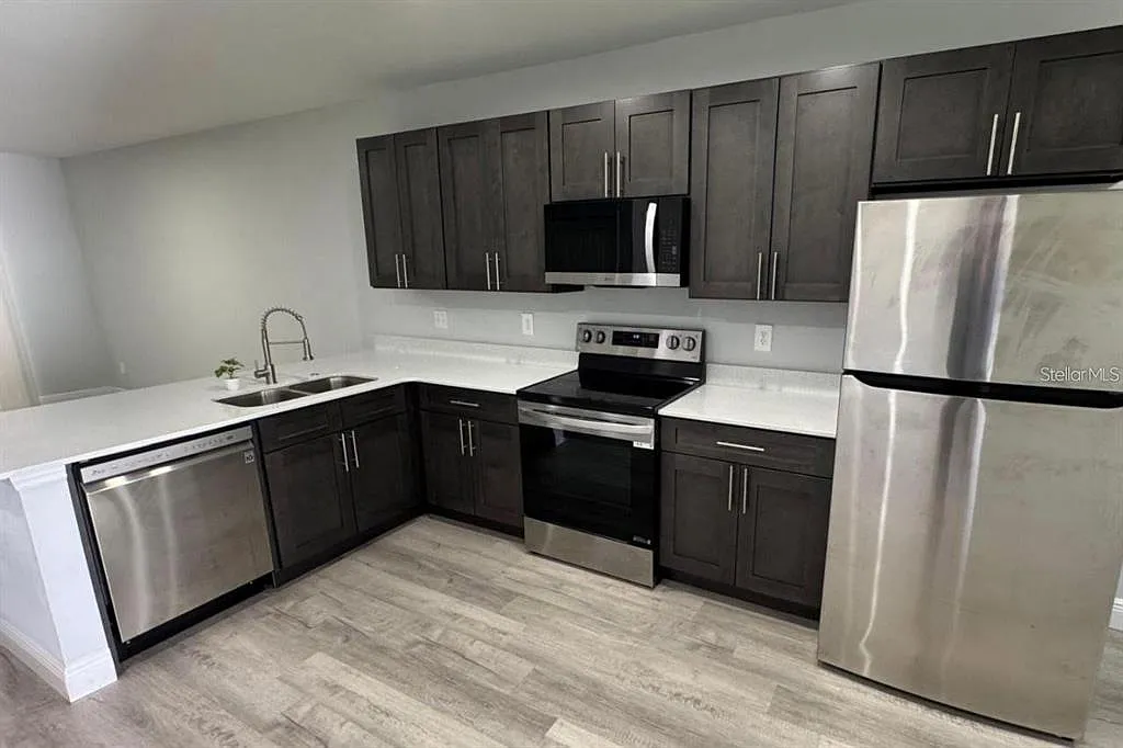 1 bed, 1.0 bath, 450 sqft, $1,050 — Photo 3