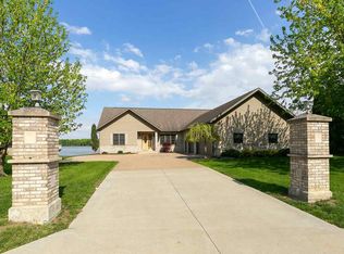 3319 McKinley St, Clinton, IA 52732