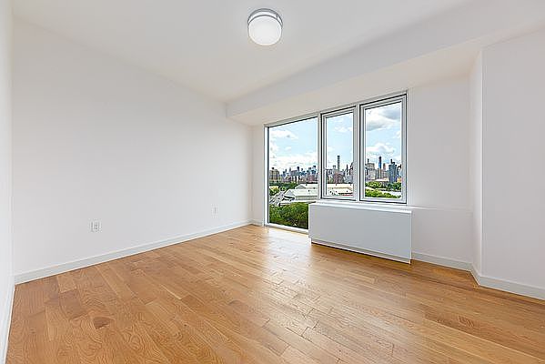 1st image of 31-43 Vernon Blvd #711