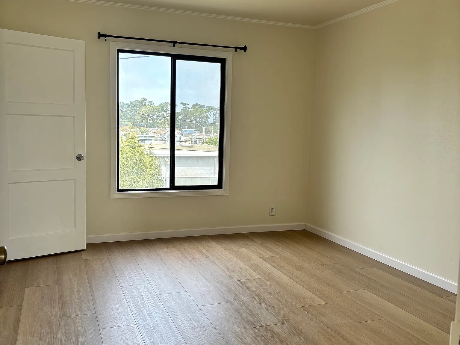 3 bed, 1.5 bath, 1110 sqft, $4,200 — Photo 4