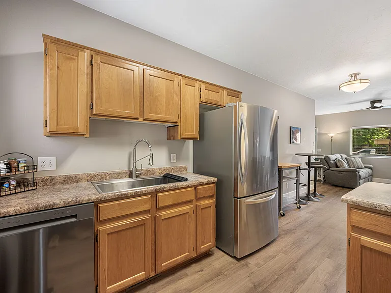 700 N Main St #L4 — Photo 7