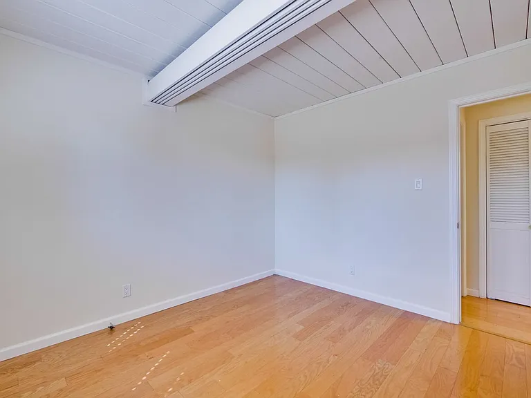 485 Emmons Dr — Photo 40