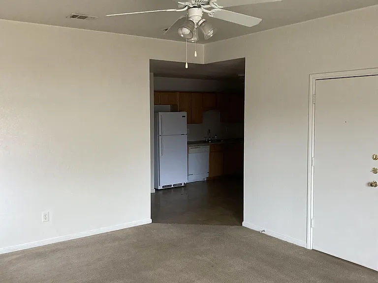 511 Manhattan Dr #A — Photo 2