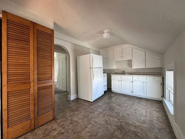 712 S Oakland Ave — Photo 7