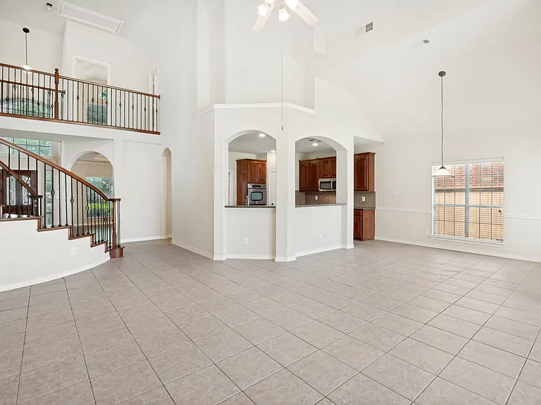 11800 Pondview Ln — Photo 9