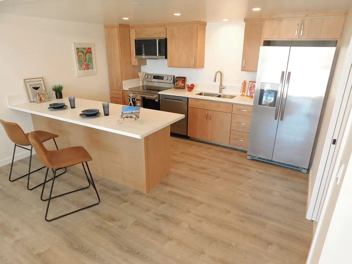 665 W 2nd St — Photo 3