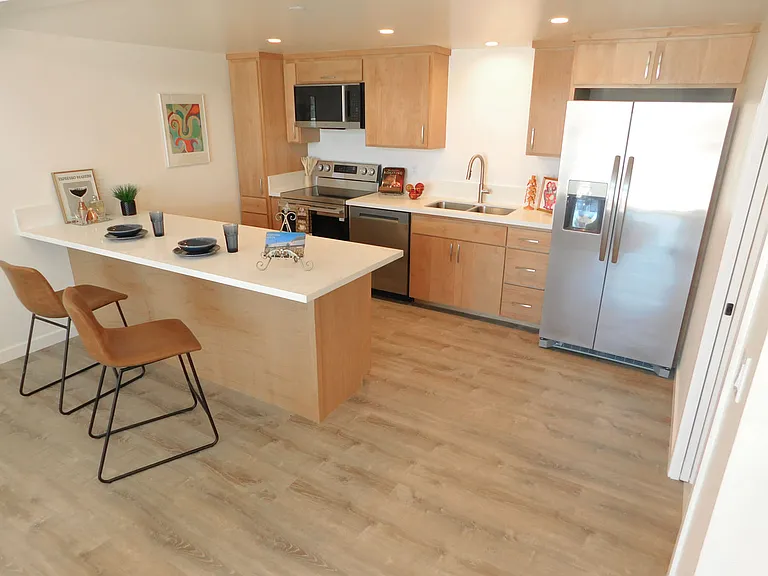 665 W 2nd St #2 — Photo 3