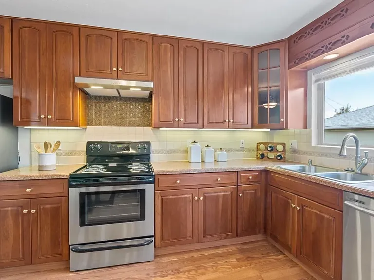 2490 Lexington Way — Photo 6