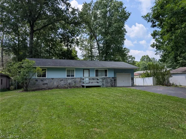 18015 Hillcrest Dr, Lake Milton, OH 44429
