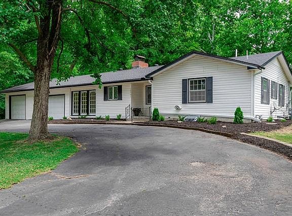 2nd image of 10901 Blue River Rd
