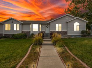 5719 W Moon Crest Ct S, West Jordan, UT 84081