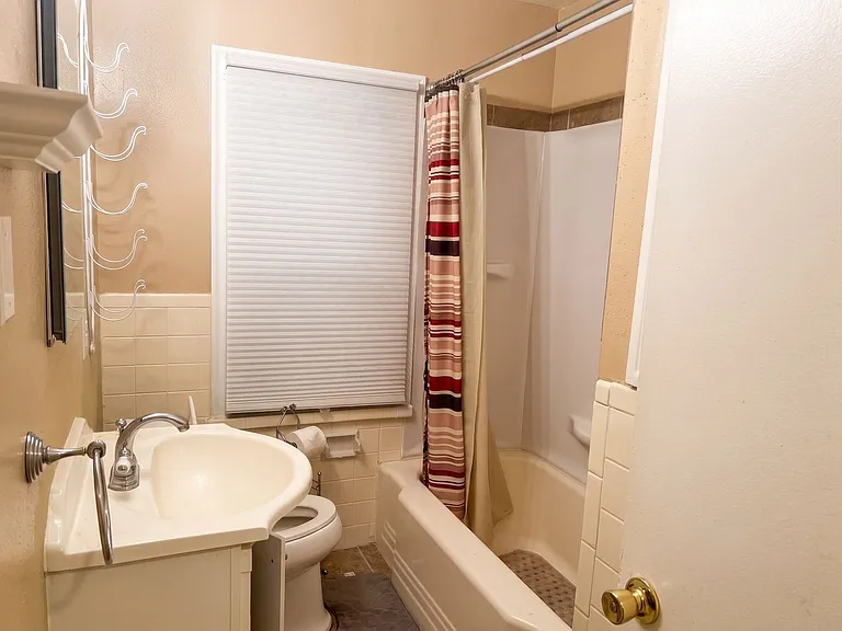 1020 S Rock Hill Rd — Photo 23
