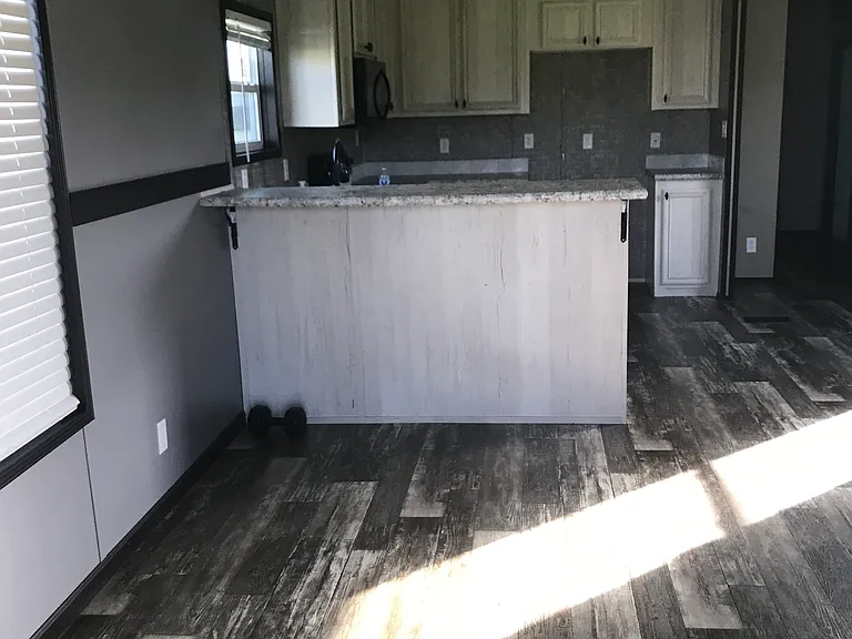 402 Samantha St — Photo 1
