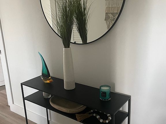 3rd image of 516 Parkdale Mews #516