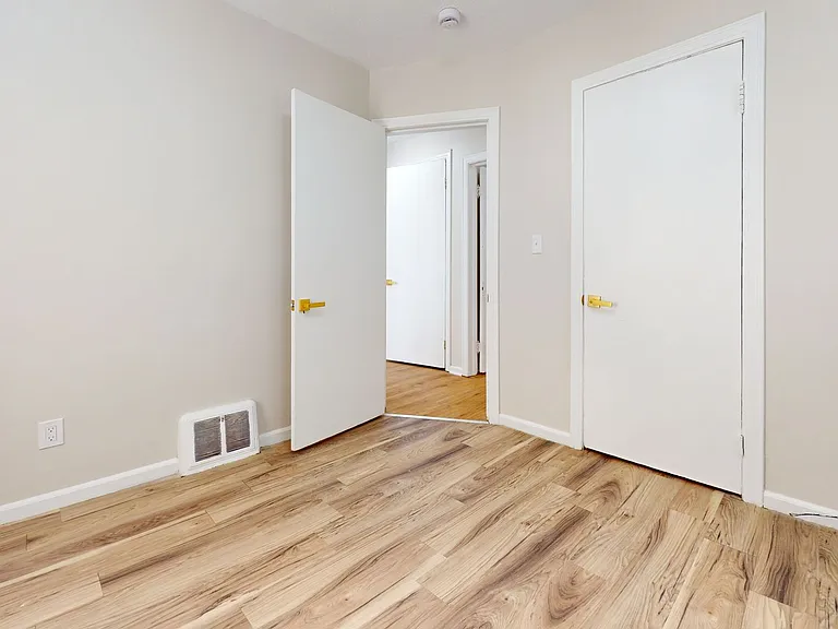 21456 Syracuse Ave — Photo 9