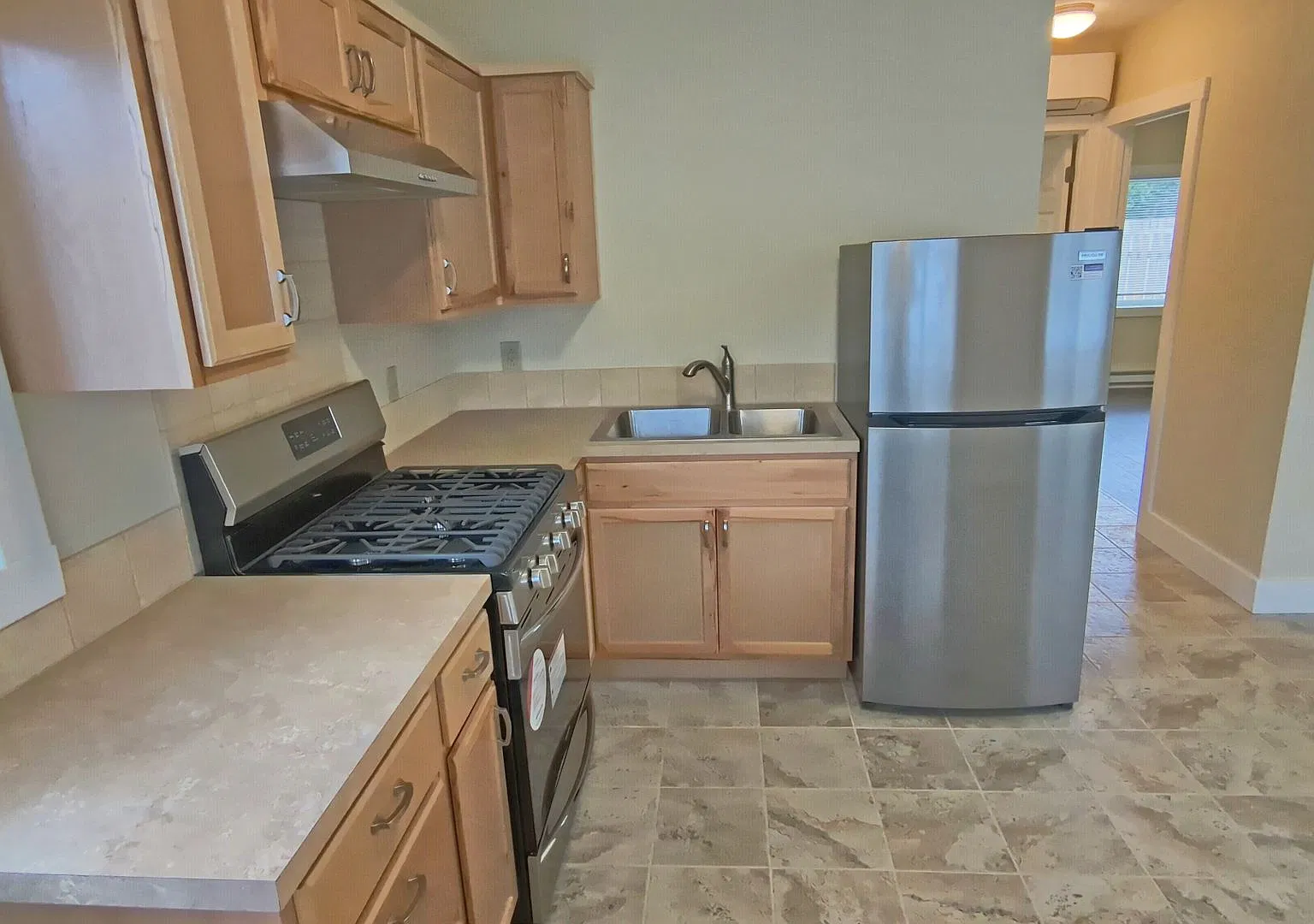 2 bedroom 1 bath single level home — Photo 3