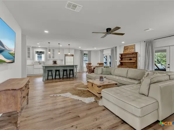 767 Valley Oaks Dr, Canyon Lake, TX 78133