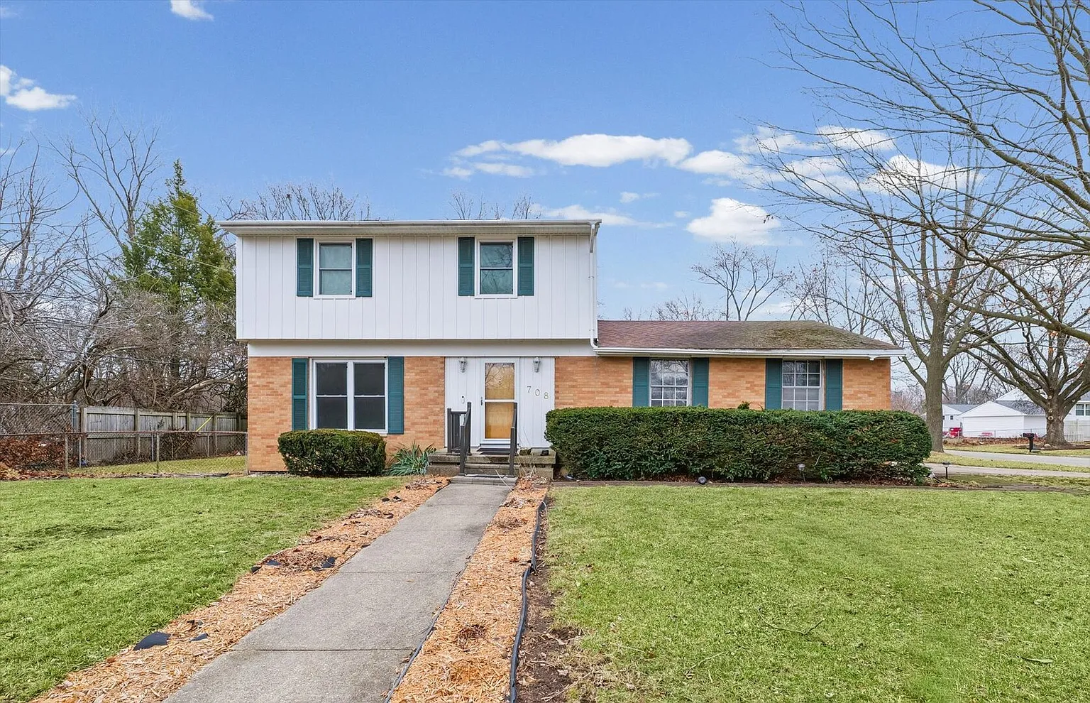 708 Stratford Dr photo 1