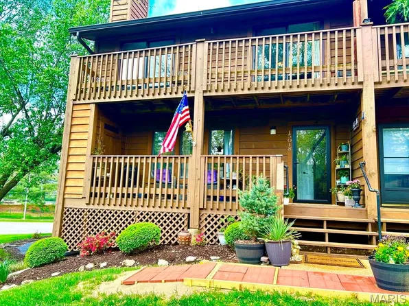 15018 Baxter Village Dr, Chesterfield, MO 63017