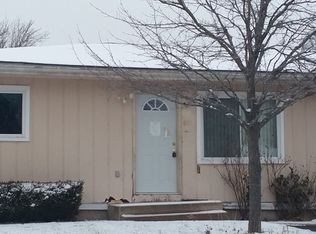 804 E McKinley St, Harvard, IL 60033