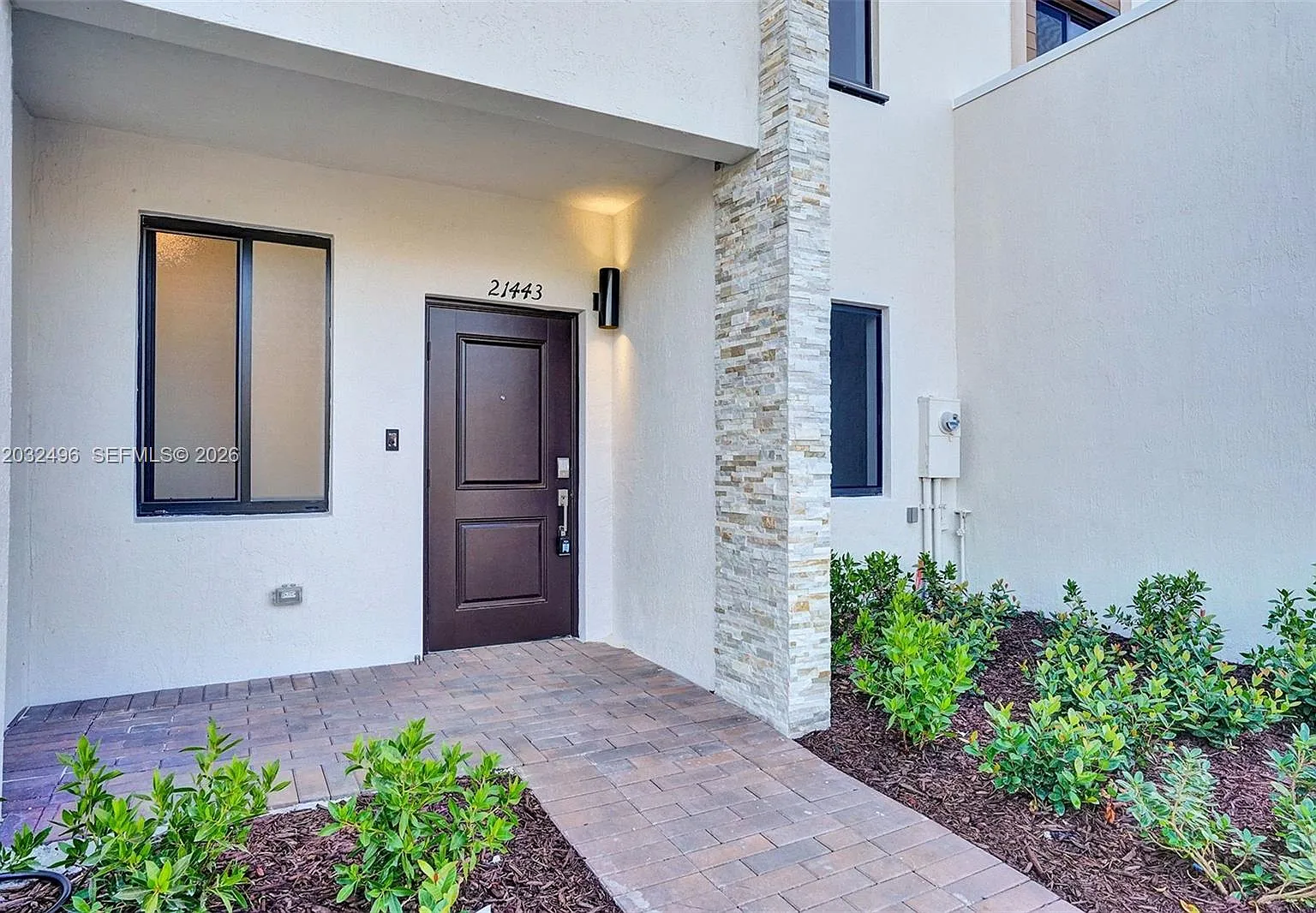 3 bed, 2.5 bath, 1442 sqft, $2,550 — Photo 2