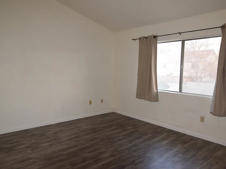 37522 Monarch St — Photo 13