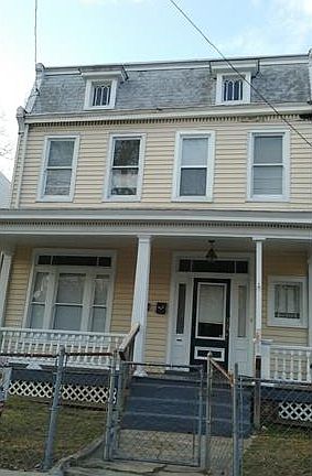 2nd image of 1104 Oakwood Ave
