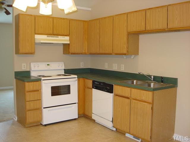 2nd image of 405 Oakdale Dr