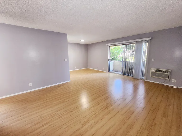 425 N Hobart Blvd — Photo 46
