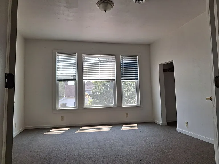 2302 W Vine St — Photo 9