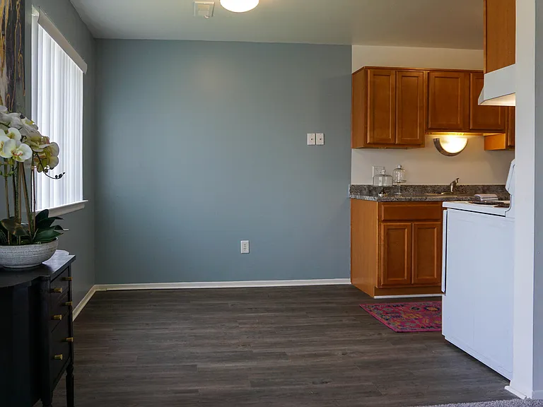 Gale Gardens — Photo 12